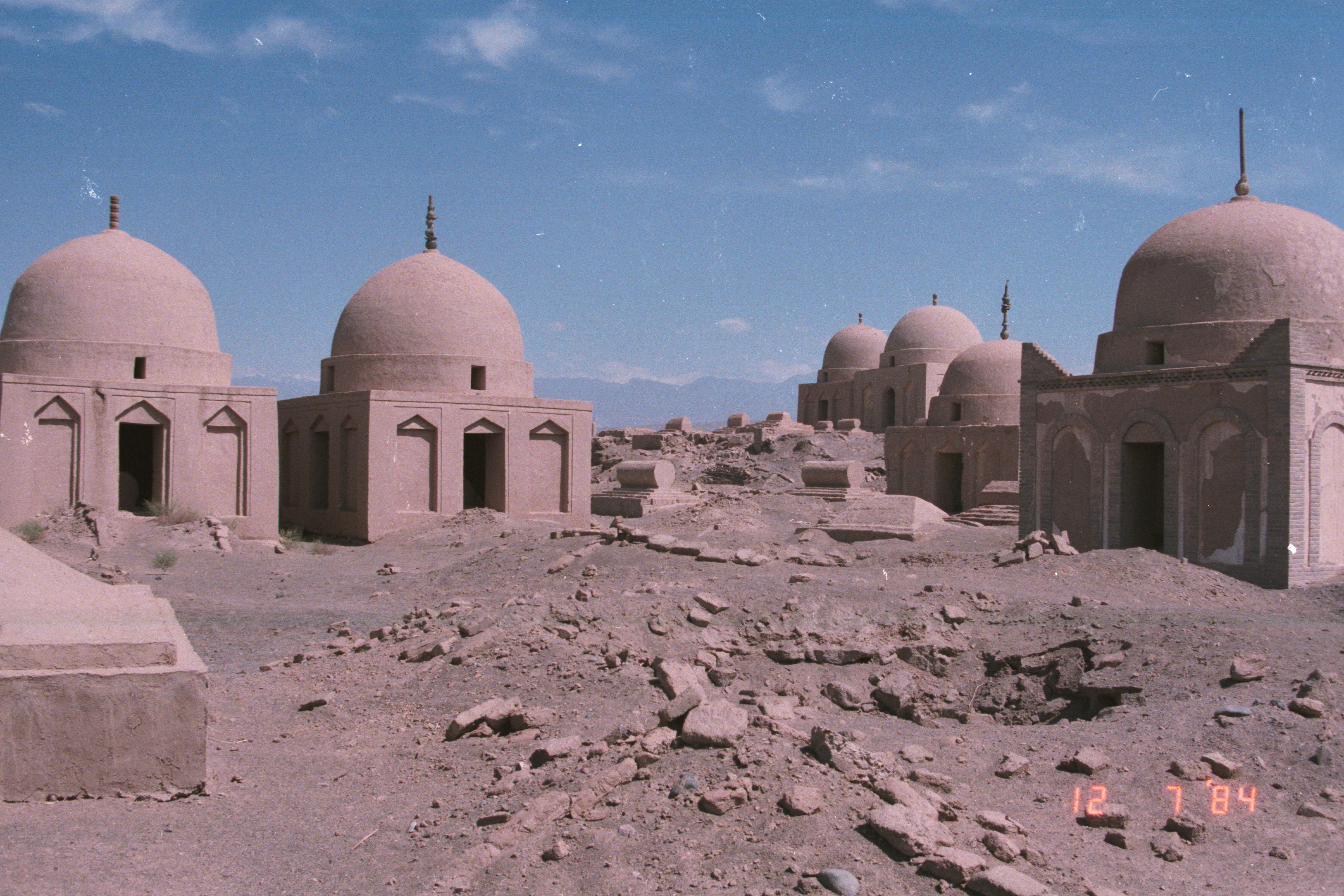Kabristan, Turfan, Uygur  Bölgesi, Çin, 1984 yılı.   Fotoğraf: Halil Uğur 